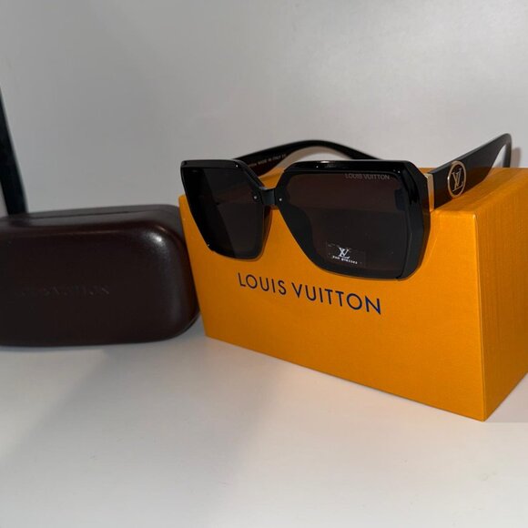 LV Circle Cat Eye Sunglasses S00 - Women - Accessories | LOUIS VUITTON ® - Picture 4 of 4